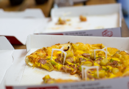 Saviez-vous que votre boîte à pizza vide doit être jetée dans le conteneur à déchets résiduels?